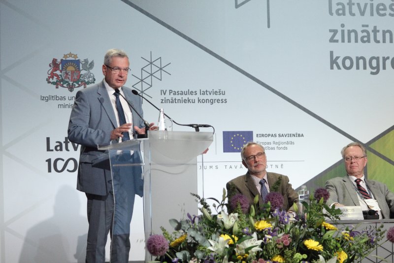 IV Pasaules latviešu zinātnieku kongress, forums «Latvijas Formula 2050». LR izglītības un zinātnes ministrs Kārlis Šadurskis.