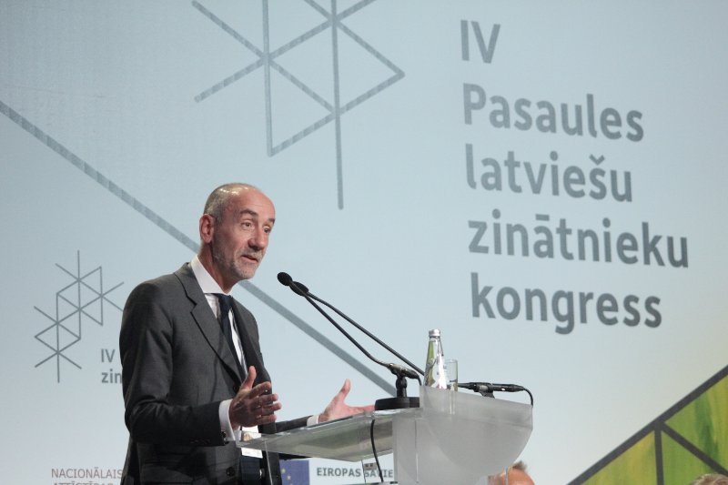 IV Pasaules latviešu zinātnieku kongress, forums «Latvijas Formula 2050». Eiropas Komisijas Pētniecības un inovāciju ģenerāldirektorāta direktora Žana Ērika Pakē (Jean Eric Paquet).