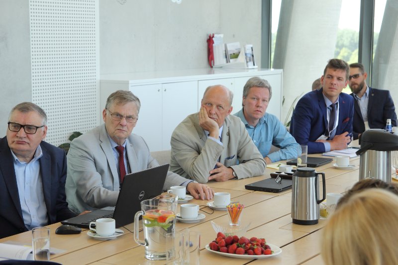 Eiropas Komisijas Pētniecības un inovāciju ģenerāldirektorāta direktora Žana Ērika Pakē (Jean Eric Paquet) tikšanās ar Latvijas Universitātes zinātniekiem. null