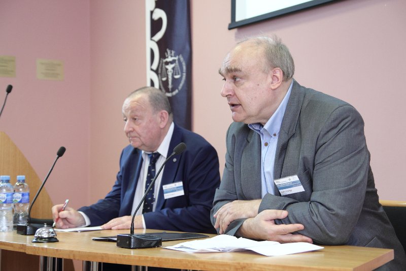 Starptaustiskais simpozijs «Jauni virzieni holokausta pētniecībā Latvijā». LU Jūdaikas studiju centra valdes priekšsēdētājs prof. Ruvins Ferbers (pa kreisi) un prof. Aivars Stranga.