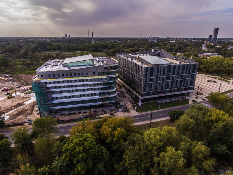 Latvijas Universitātes Akadēmiskā centra Dabas māja un topošā Zinātņu māja. null