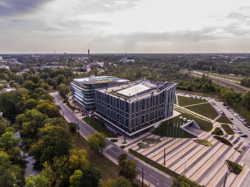 Latvijas Universitātes Akadēmiskā centra Dabas māja un topošā Zinātņu māja. null