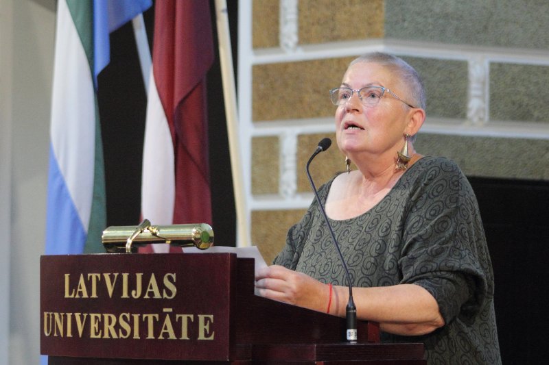 Latvijas Universitātes Lībiešu institūta atklāšana. Biedrības «Līvõ kultūr sidām» dibinātāja Gundega Blumberga.