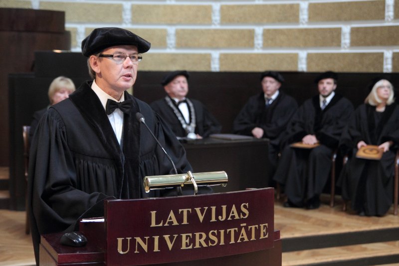 Latvijas Universitātes 99. gadadienai veltīta LU Senāta svinīgā sēde. LU Senāta priekšsēdētājs prof. Māris Kļaviņš.