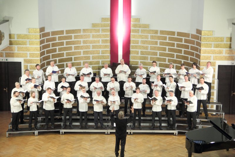 Latvju mesas «Daugava» koncerts. LU vīru koris «Dziedonis» kora mākslinieciskā vadītāja Ulda Kokara vadībā.
