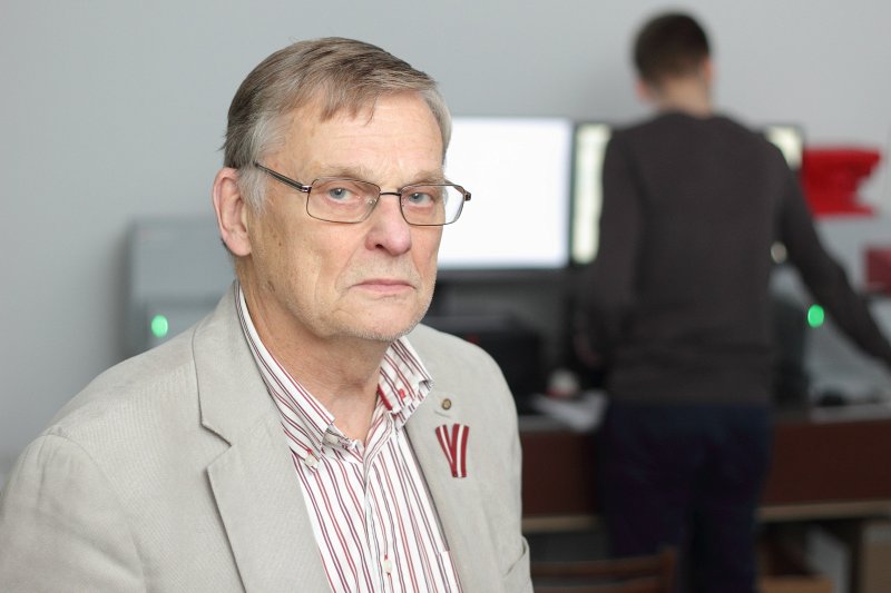 Andris Šternbergs, Latvijas Universitātes Cietvielu fizikas institūta direktora vietnieks zinātniskajā darbā. null