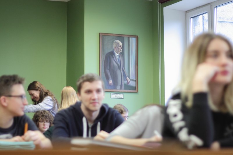 Latvijas Universitātes Humanitāro zinātņu fakultāte. Studenti Jāņa Endzelīna auditorijā.