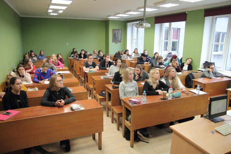 Latvijas Universitātes Humanitāro zinātņu fakultāte. Studenti Jāņa Endzelīna auditorijā.