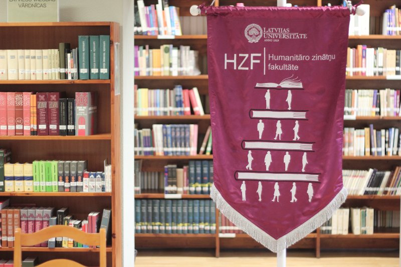 Latvijas Universitātes Humanitāro zinātņu fakultāte. HZF karogs