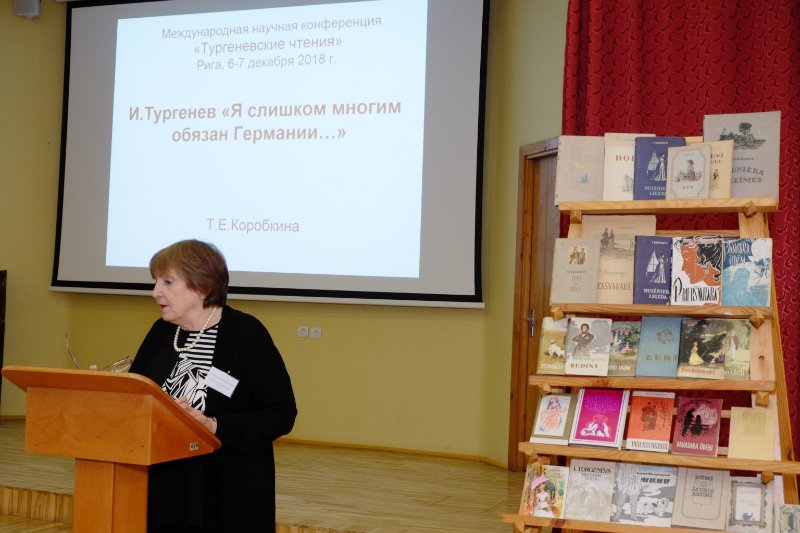 Ivana Turgeņeva 200. jubilejai veltīta starptautiska konference Latvijas Universitātes Akadēmiskajā bibliotēkā. Turgeņeva Maskavas biedrības priekšsēdētāja Tatjana Korobkina.