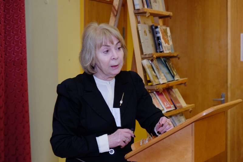 Ivana Turgeņeva 200. jubilejai veltīta starptautiska konference Latvijas Universitātes Akadēmiskajā bibliotēkā. I. Turgeņeva bibliotēkas lasītavas zinātniskā līdzstrādniece Jeļena Petraša, Maskava.