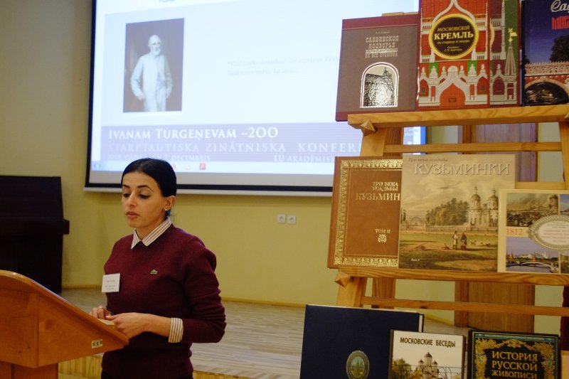 Ivana Turgeņeva 200. jubilejai veltīta starptautiska konference Latvijas Universitātes Akadēmiskajā bibliotēkā. M. Lomonosova Maskavas Valsts universitātes aspirante Goara Grigorjana.