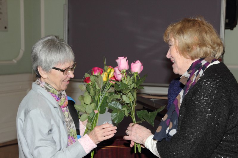 Latvijas Universitātes senioru jubilāru sveikšana. null