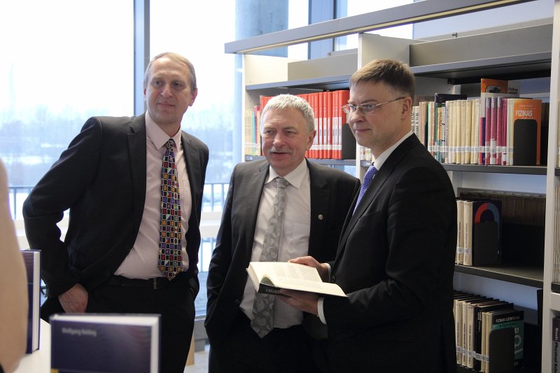 Eiropas Komisijas priekšsēdētāja vietnieka Valda Dombrovska vizīte Latvijas Universitātes Zinātņu mājā. null