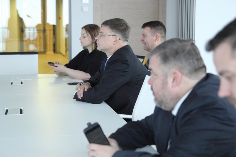 Eiropas Komisijas priekšsēdētāja vietnieka Valda Dombrovska vizīte Latvijas Universitātes Zinātņu mājā. null
