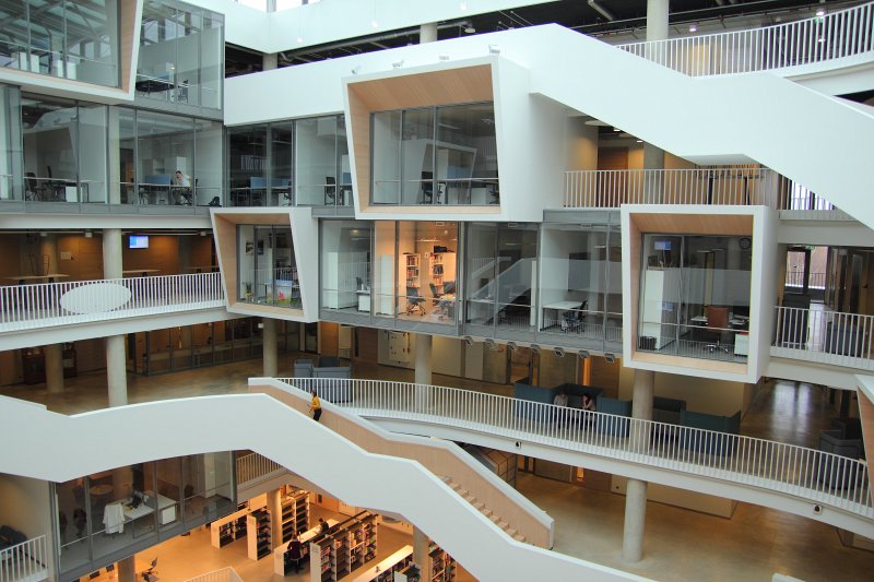 Latvijas Universitātes Akadēmiskā centra Zinātņu māja. null