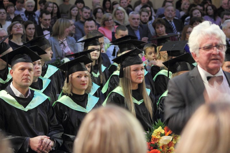 Latvijas Universitātes Biznesa, vadības un ekonomikas fakultātes izlaidums. null