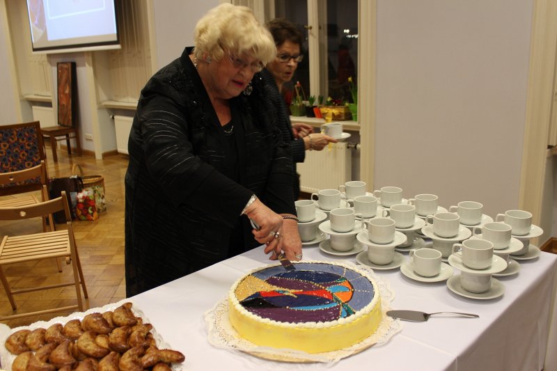 LU TLMS «Vāpe» vadītājas Helgas Ingeborgas Melnbārdes daiļrades jubilejai veltīts pasākums «Helgas Ingeborgas Melnbārdes mākslas porcelānam – 50» LU Bibliotēkas pasākumu ciklā «Sarunas par mākslu Kerkoviusa namā» bibliotēkā Kalpaka bulvārī. LU Tautas lietišķās mākslas studijas “Vāpe” vadītāja Helga Ingeborga Melnbārde.