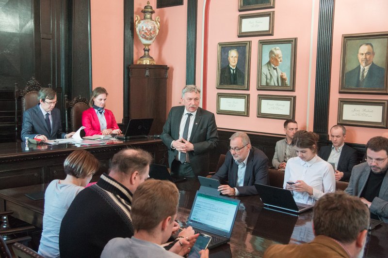Latvijas Universitātes Senāta sēde. null