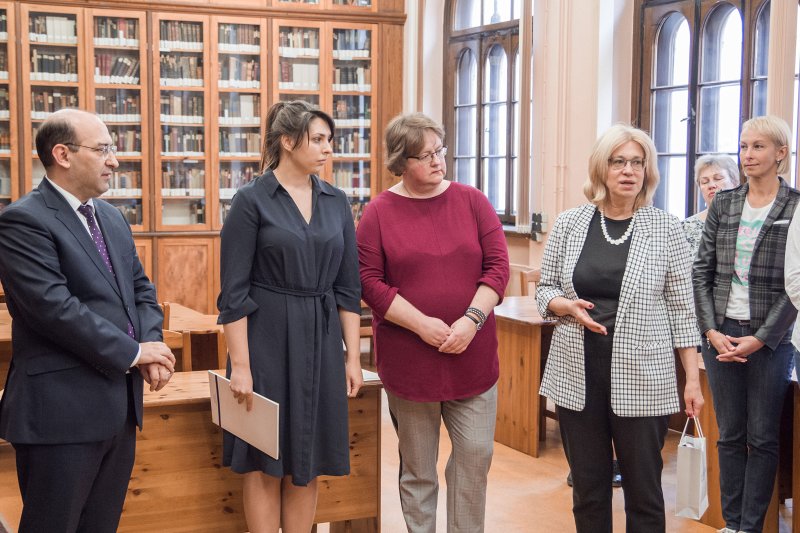 Armēnijas vēstniecības dāvināto grāmatu izstādes atklāšana Latvijas Universitātes Bibliotēkā. null