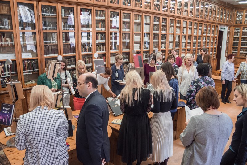 Armēnijas vēstniecības dāvināto grāmatu izstādes atklāšana Latvijas Universitātes Bibliotēkā. null
