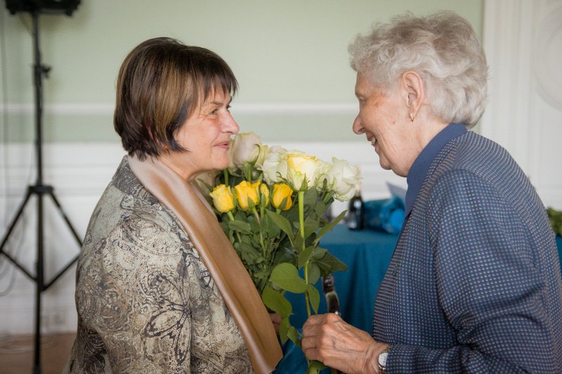 Latvijas Universitātes senioru jubilāru sveikšana. null