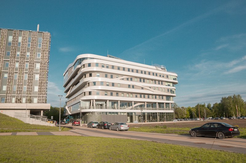 Latvijas Universitātes Akadēmiskā centra Zinātņu māja. null