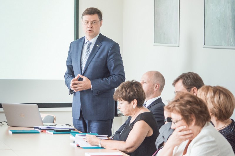 Monogrāfijas «Produktivitātes celšana: tendences un nākotnes izaicinājumi» atvēršanas svētki. Eiropas Komisijas priekšsēdētāja vietnieks Valdis Dombrovskis.