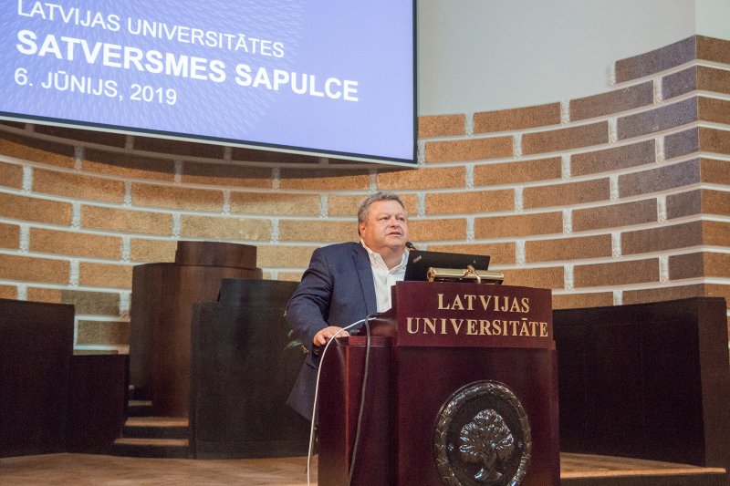 Latvijas Universitātes Satversmes sapulces ārkārtas sēde. null