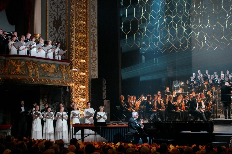Latvijas Universitātes 100. gadadienai veltīts koncerts «Centum» Latvijas Nacionālajā operā un baletā. null