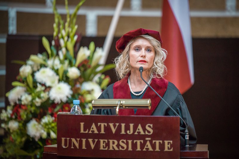 Latvijas Universitātes Juridiskās  Fakultātes simtgades  svinību ceremonija. Latvijas Universitātes Juridiskās Fakultātes dekāne Anita Rodiņa.