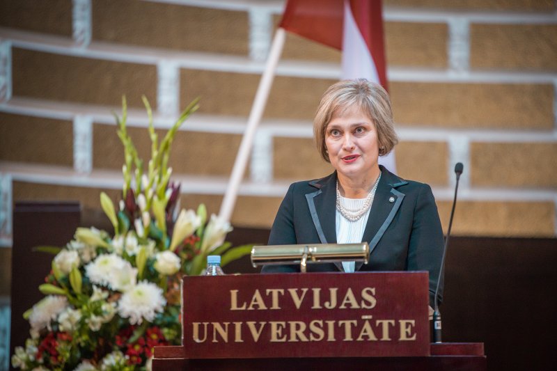 Latvijas Universitātes Juridiskās  Fakultātes simtgades  svinību ceremonija. Satversmes tiesas priekšsēdētāja Ineta Ziemele.