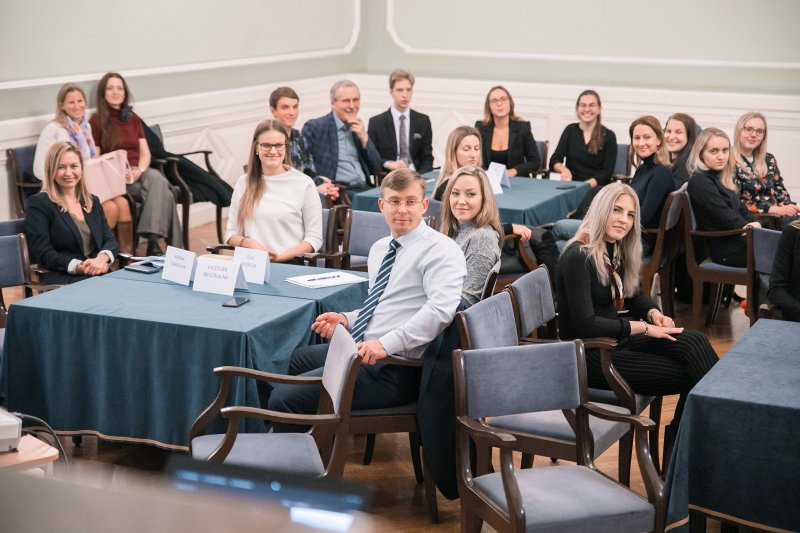 Latvijas Universitātes Karjeras centra sadarbībā ar LU Absolventu klubu īstenotās programmas «Izgaismo nākotni» pasākums. null