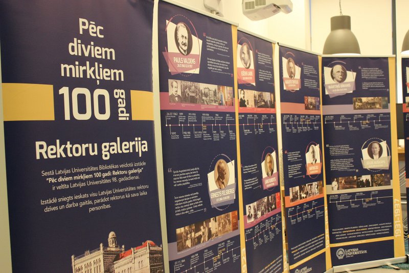 Latvijas Universitātes Bibliotēkas stendu izstādes «Mirklis 100 gadi: Latvijas Universitātes Bibliotēka 1919-2019» atklāšana LU Humanitāro un sociālo zinātņu centra Kalpaka bulvārī. null