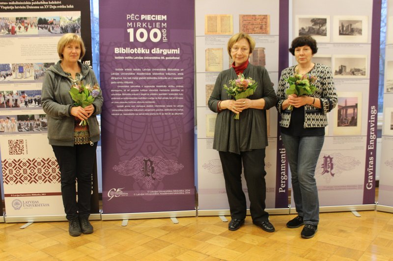 Latvijas Universitātes Bibliotēkas stendu izstādes «Mirklis 100 gadi: Latvijas Universitātes Bibliotēka 1919-2019» atklāšana LU Humanitāro un sociālo zinātņu centra Kalpaka bulvārī. LU Bibliotēkas informācijas speciāliste Ļubova Gavrilova, LU Bibliotēkas informācijas speciāliste Irina Tiško, LU Bibliotēkas informācijas speciāliste Larisa Ponomarjova.