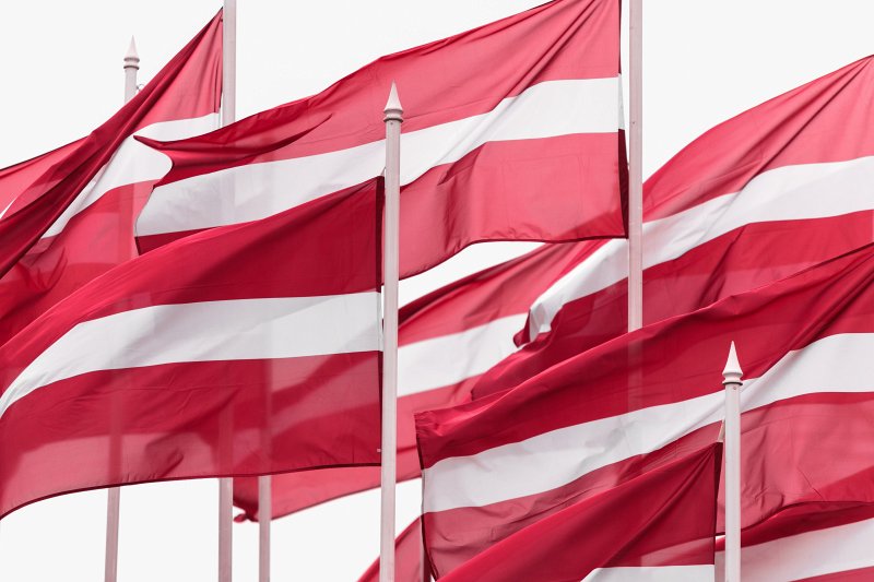 Latvijas karogi. null