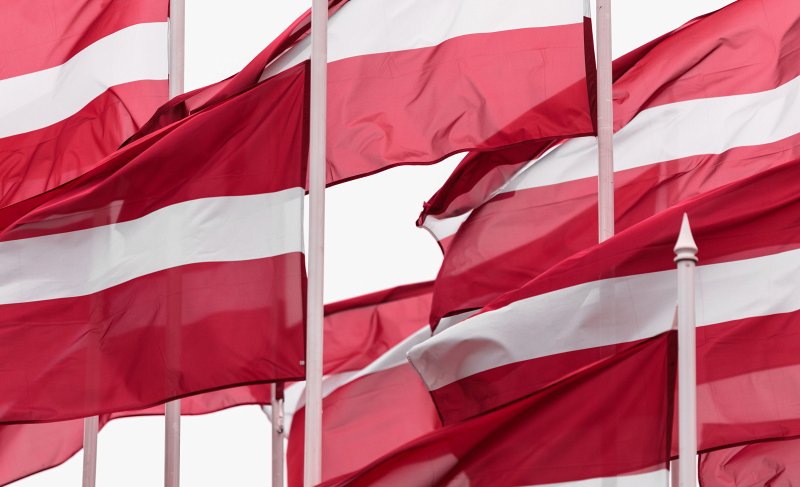 Latvijas karogi. null