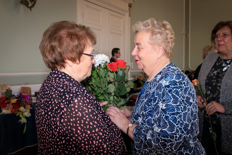 Latvijas Universitātes senioru jubilāru sveikšana. null