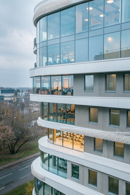 Latvijas Universitātes Akadēmiskā centra Zinātņu māja. null