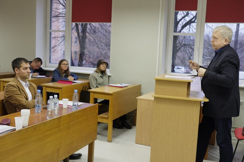 LU Akadēmiskās bibliotēkas un LU Humanitāro zinātņu fakultātes rīkotā starptautiskā zinātniskā konference «Krievu literatūra emigrācijā». Akadēmiķa I. Petrovska Brjanskas Valsts universitātes profesors Sergejs Mihaļčenko.