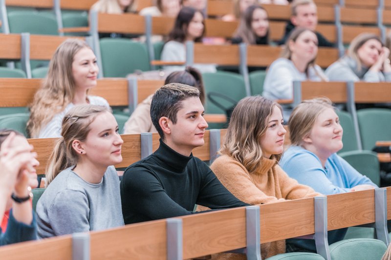 Lekcija Latvijas Universitātes Sociālo zinātņu fakultātes Intas Brikšes auditorijā. null