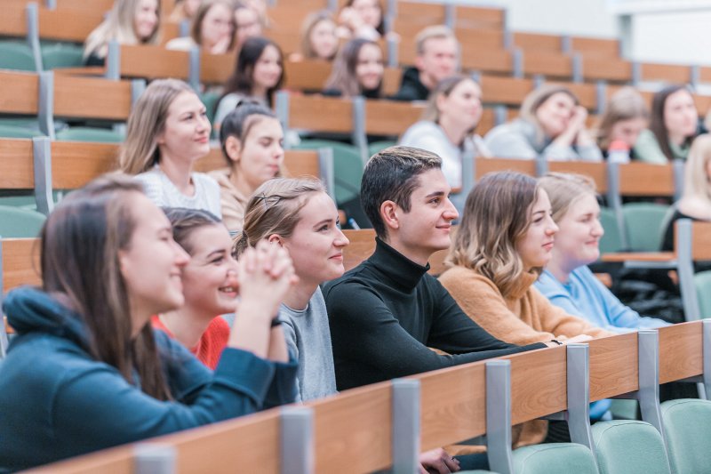 Lekcija Latvijas Universitātes Sociālo zinātņu fakultātes Intas Brikšes auditorijā. null