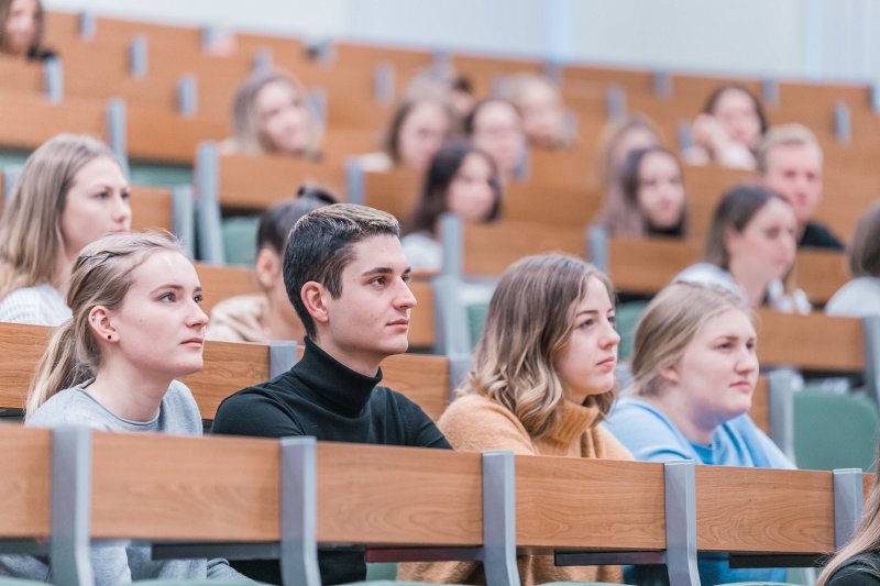 Lekcija Latvijas Universitātes Sociālo zinātņu fakultātes Intas Brikšes auditorijā. null