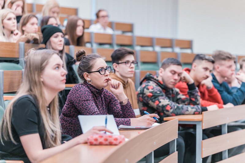 Lekcija Latvijas Universitātes Sociālo zinātņu fakultātes Intas Brikšes auditorijā. null