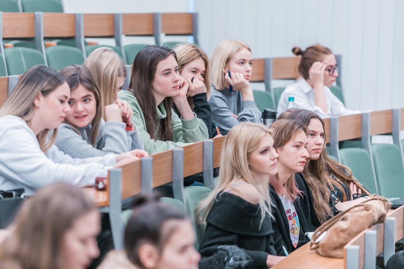 Lekcija Latvijas Universitātes Sociālo zinātņu fakultātes Intas Brikšes auditorijā. null