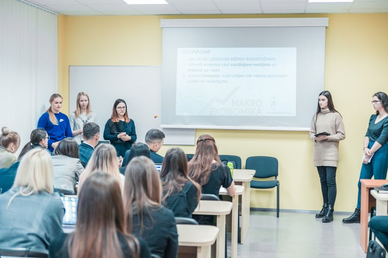 Lekcija Latvijas Universitātes Sociālo zinātņu fakultātē. null