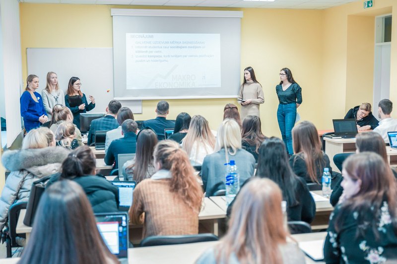 Lekcija Latvijas Universitātes Sociālo zinātņu fakultātē. null