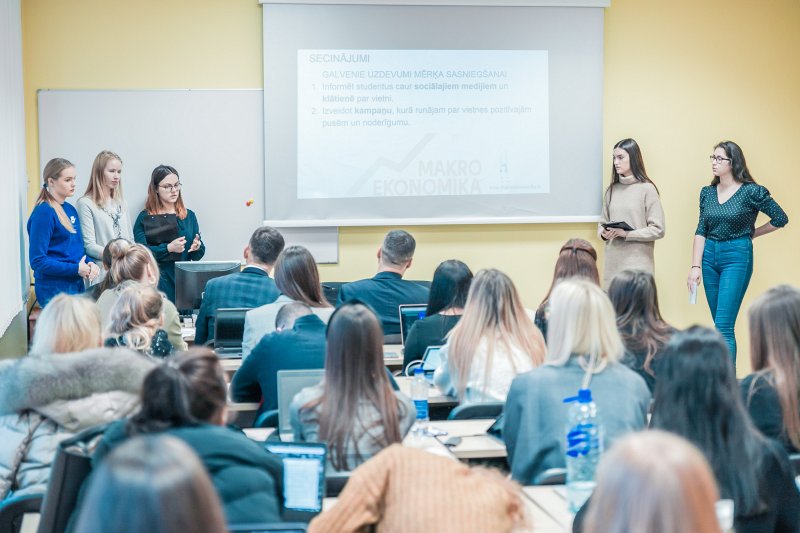 Lekcija Latvijas Universitātes Sociālo zinātņu fakultātē. null