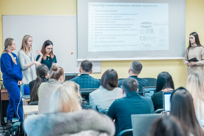 Lekcija Latvijas Universitātes Sociālo zinātņu fakultātē. null