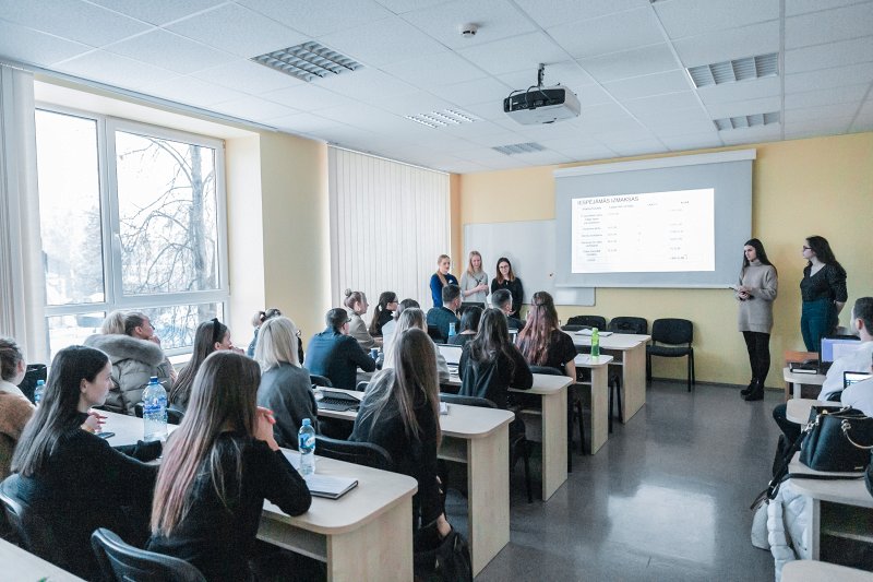 Lekcija Latvijas Universitātes Sociālo zinātņu fakultātē. null